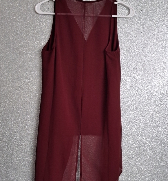 Sans Souci Maroon Sheer Hi/Low Blouse Size S - Picture 2 of 3